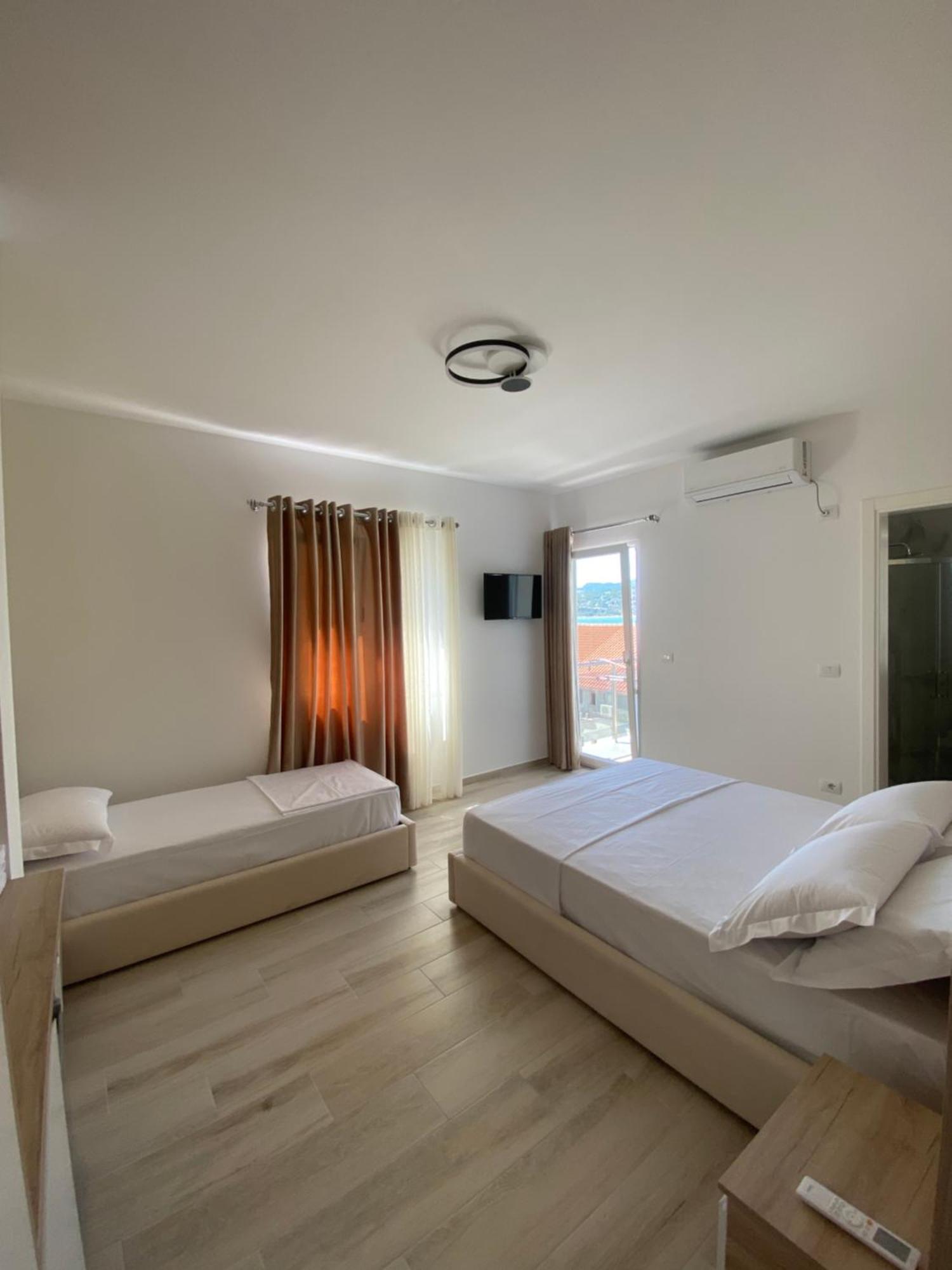 Helena Hotel Shengjin Exterior photo