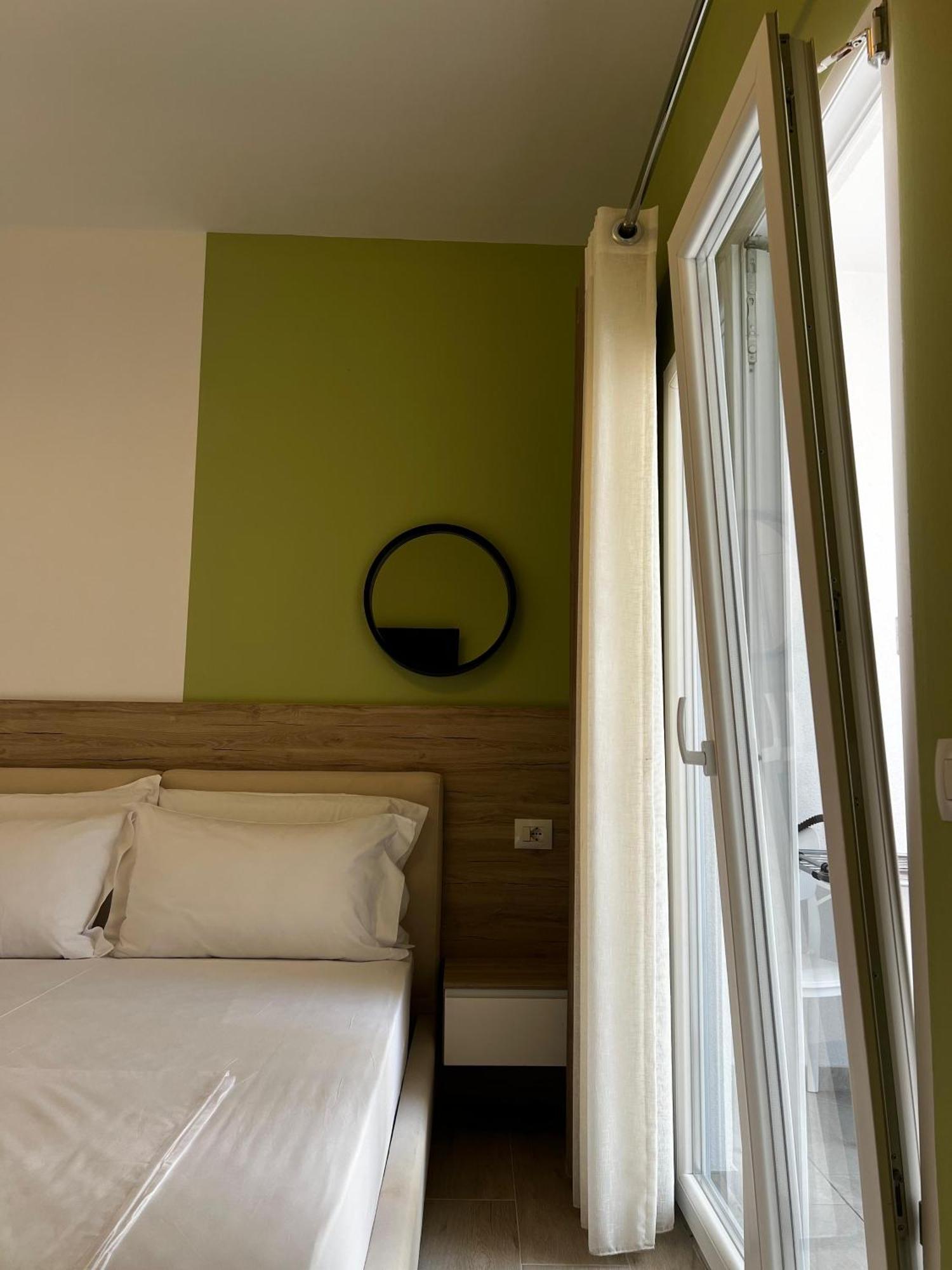 Helena Hotel Shengjin Exterior photo